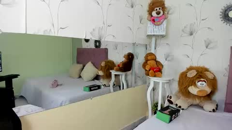 Zoe online show from February 7, 2025, 7:27 pm