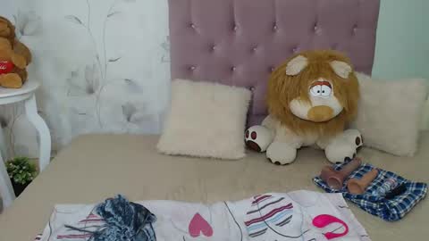 Zoe online show from February 17, 2025, 6:59 pm