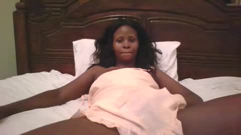 Snapshot of naughty_babe000 chatting on October 25, 2025, 5:04 am alisha online show from October 25, 2025, 5:04 am