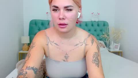 Maria  online show from October 5, 2025, 7:45 pm