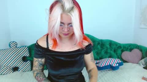 Maria  online show from November 17, 2025, 8:47 pm