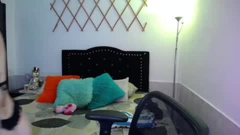Snapshot of naughtygirl_mmm chatting on October 10, 2025, 9:14 pm Valeria online show from October 10, 2025, 9:14 pm
