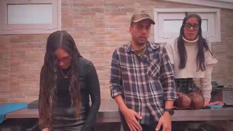 Snapshot of naughtyluxe chatting on November 5, 2025, 9:53 am ANDREA STEPH MIKE online show from November 5, 2025, 9:53 am