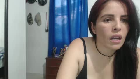 Snapshot of naugthymilf23 chatting on December 15, 2024, 9:53 pm keyra online show from December 15, 2024, 9:53 pm