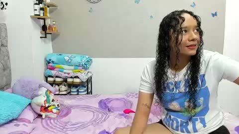 Snapshot of nay_and_aleja chatting on October 12, 2025, 1:37 am nay_and_aleja online show from October 12, 2025, 1:37 am
