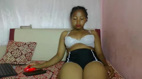 nayrah12 online show from December 2, 2025, 9:10 pm