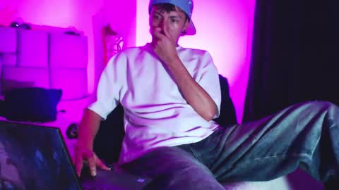 Snapshot of naytonfreeman chatting on October 21, 2025, 12:00 am Im Nayton online show from October 21, 2025, 12:00 am