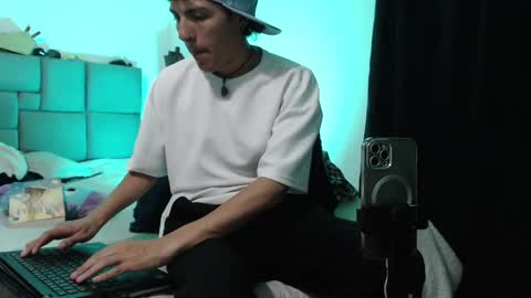 Snapshot of naytonfreeman chatting on October 21, 2025, 11:38 pm Im Nayton online show from October 21, 2025, 11:38 pm