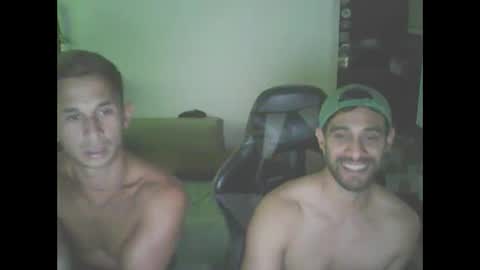 Snapshot of nefe7 chatting on March 8, 2025, 8:03 pm Nek y Ema online show from March 8, 2025, 8:03 pm