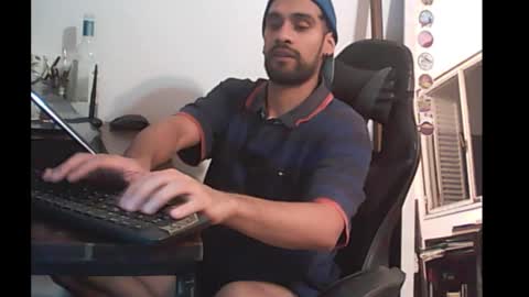 Snapshot of nefe7 chatting on December 17, 2025, 4:29 am Nek y Ema online show from December 17, 2025, 4:29 am