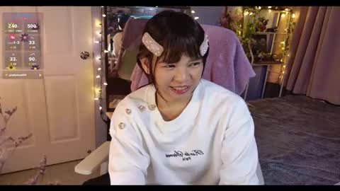 Snapshot of nekolicious143 chatting on December 4, 2025, 8:23 am Neko online show from December 4, 2025, 8:23 am