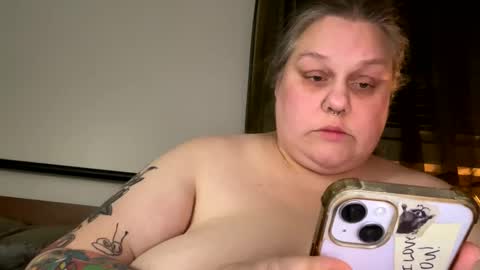 Snapshot of nellatlas chatting on November 17, 2025, 2:50 am Nellie Atlas online show from November 17, 2025, 2:50 am