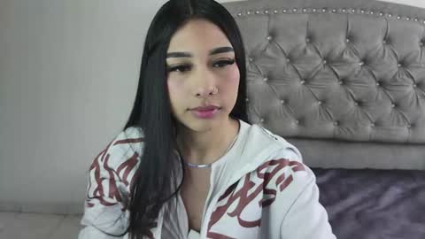 nesuko_kamado online show from October 19, 2025, 1:56 pm