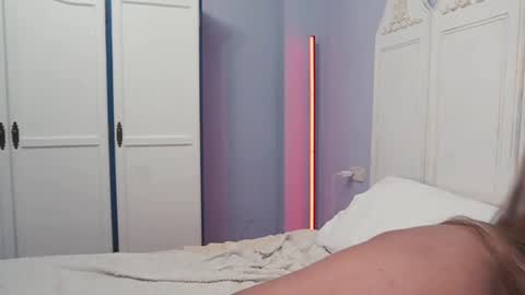 new dee online show from February 15, 2025, 6:33 pm