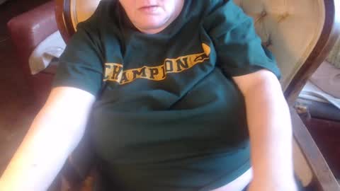 Snapshot of new_milf chatting on January 20, 2025, 11:35 am Lilly online show from January 20, 2025, 11:35 am