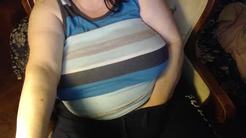 Snapshot of new_milf chatting on January 27, 2025, 5:03 am Lilly online show from January 27, 2025, 5:03 am