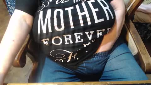 Snapshot of new_milf chatting on January 28, 2025, 2:43 am Lilly online show from January 28, 2025, 2:43 am