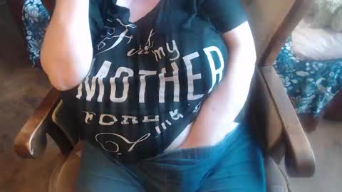 Snapshot of new_milf chatting on January 29, 2025, 8:08 am Lilly online show from January 29, 2025, 8:08 am