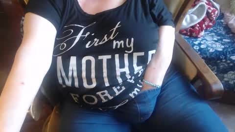 Snapshot of new_milf chatting on January 30, 2025, 11:11 am Lilly online show from January 30, 2025, 11:11 am