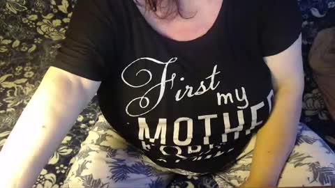 Snapshot of new_milf chatting on February 1, 2025, 5:49 am Lilly online show from February 1, 2025, 5:49 am