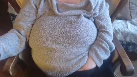 Snapshot of new_milf chatting on February 9, 2025, 11:58 am Lilly online show from February 9, 2025, 11:58 am