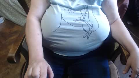 Snapshot of new_milf chatting on September 23, 2025, 3:04 pm Lilly online show from September 23, 2025, 3:04 pm