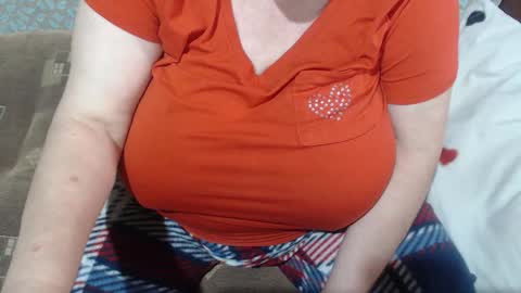 Snapshot of new_milf chatting on September 25, 2025, 4:05 am Lilly online show from September 25, 2025, 4:05 am