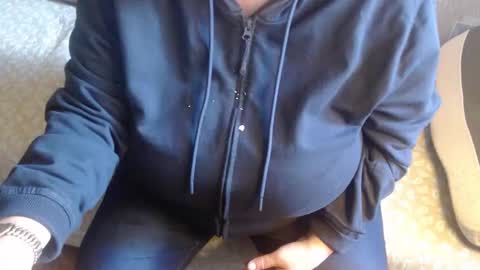 Snapshot of new_milf chatting on October 21, 2025, 9:43 am Lilly online show from October 21, 2025, 9:43 am