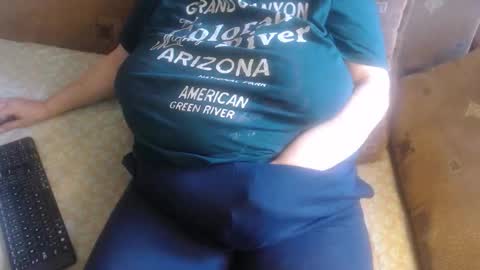 Snapshot of new_milf chatting on October 29, 2025, 9:44 am Lilly online show from October 29, 2025, 9:44 am