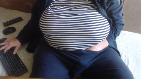 Snapshot of new_milf chatting on October 31, 2025, 8:15 am Lilly online show from October 31, 2025, 8:15 am