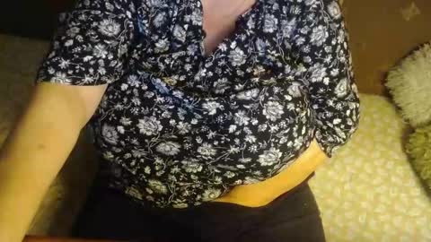 Snapshot of new_milf chatting on October 31, 2025, 8:21 pm Lilly online show from October 31, 2025, 8:21 pm