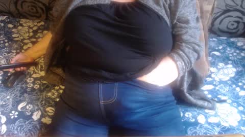 Snapshot of new_milf chatting on November 10, 2025, 12:15 pm Lilly online show from November 10, 2025, 12:15 pm