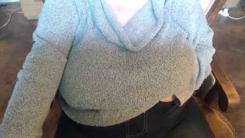 Snapshot of new_milf chatting on November 16, 2025, 9:59 am Lilly online show from November 16, 2025, 9:59 am