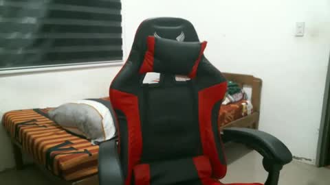 Snapshot of newest_star69 chatting on February 13, 2025, 9:38 pm Lucy Pearl online show from February 13, 2025, 9:38 pm