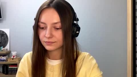 Snapshot of next_fantasy_bb chatting on October 25, 2025, 2:24 pm Agne online show from October 25, 2025, 2:24 pm