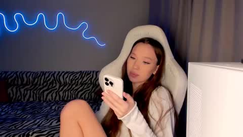 Mina online show from November 14, 2025, 1:21 pm