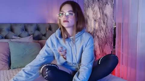 Snapshot of nia__s chatting on December 14, 2025, 4:40 am Nia online show from December 14, 2025, 4:40 am