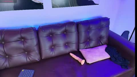 Snapshot of nia_blum chatting on November 1, 2025, 3:30 am Nia Blum online show from November 1, 2025, 3:30 am