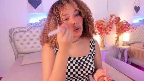 niacolussi online show from October 12, 2025, 3:38 am