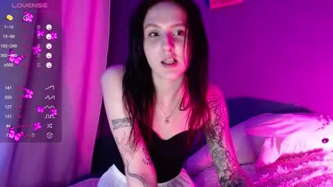 Snapshot of niaellis chatting on October 10, 2025, 5:56 pm Nia online show from October 10, 2025, 5:56 pm
