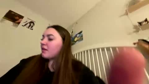 Snapshot of niaelsien chatting on December 2, 2025, 6:19 am Nia online show from December 2, 2025, 6:19 am