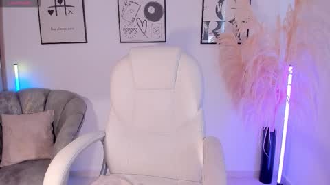 Nia online show from November 1, 2025, 1:35 pm