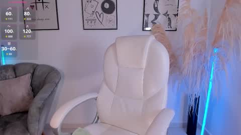 Nia online show from November 26, 2025, 1:34 pm