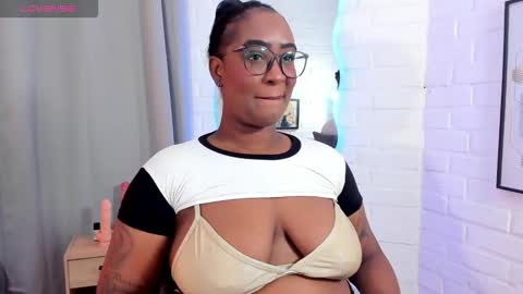 Snapshot of niafire chatting on October 4, 2025, 7:28 am Nia online show from October 4, 2025, 7:28 am