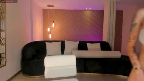 Snapshot of niaholland chatting on December 14, 2024, 11:29 am SQUIRTER DOLL online show from December 14, 2024, 11:29 am