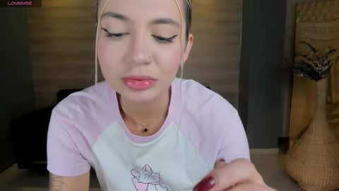 Snapshot of niaholland chatting on October 23, 2025, 8:07 pm SQUIRTER DOLL online show from October 23, 2025, 8:07 pm