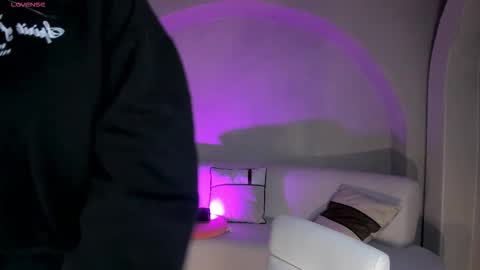 Snapshot of niaholland chatting on October 27, 2025, 11:36 am SQUIRTER DOLL online show from October 27, 2025, 11:36 am