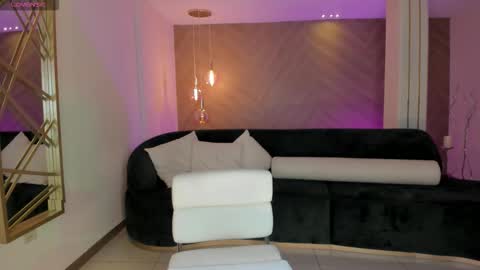 Snapshot of niaholland chatting on October 31, 2025, 7:26 pm SQUIRTER DOLL online show from October 31, 2025, 7:26 pm