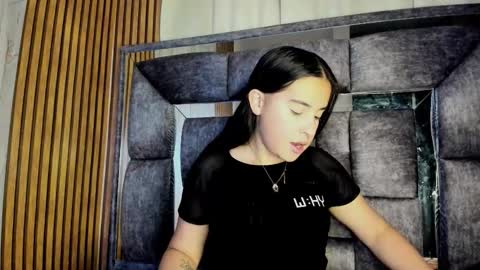 Luna online show from December 13, 2025, 10:37 pm