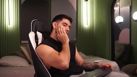 Snapshot of nick_vans chatting on October 23, 2025, 12:15 pm Jhohan online show from October 23, 2025, 12:15 pm